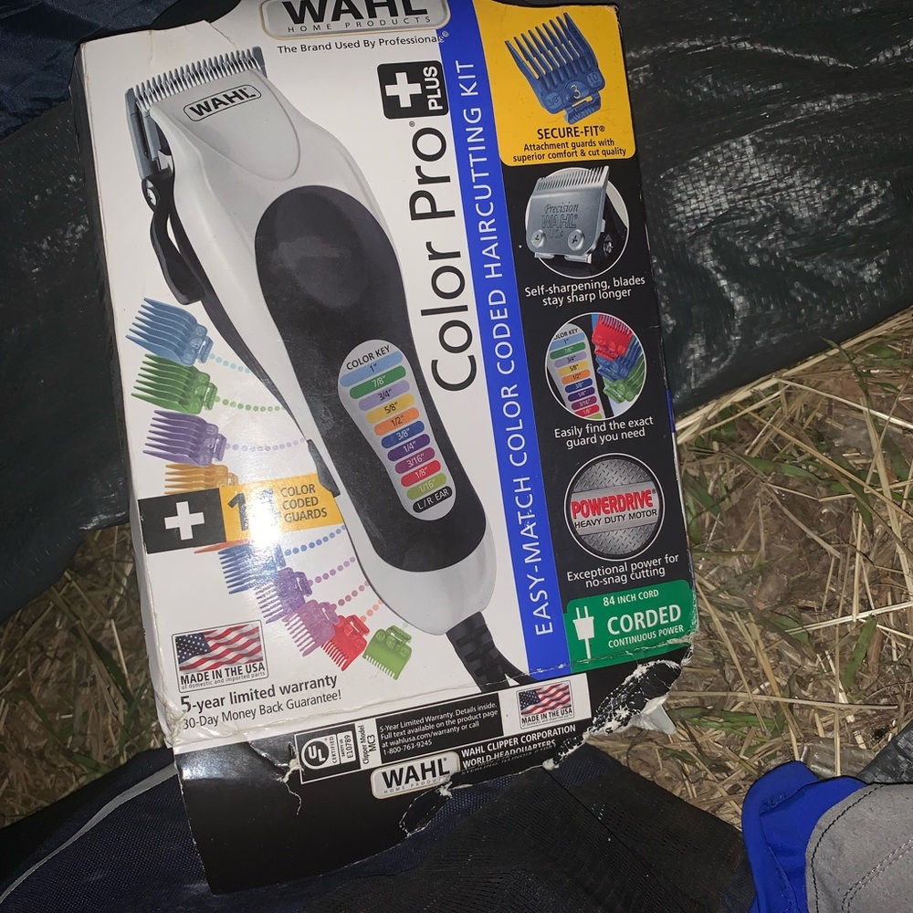 Wahl Color Pro Plus Hair Cutting Kit - White and Black
